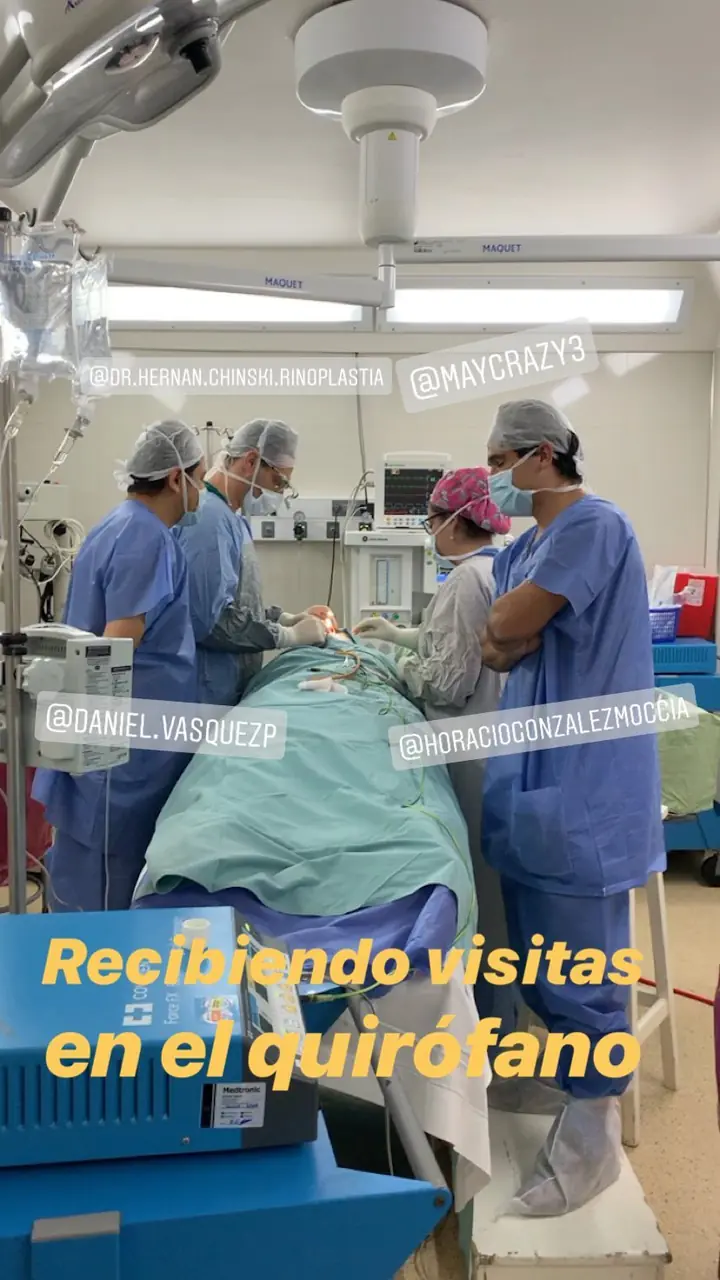 Colegas en el quirófano con los Dres. Chinski, abr. 2019