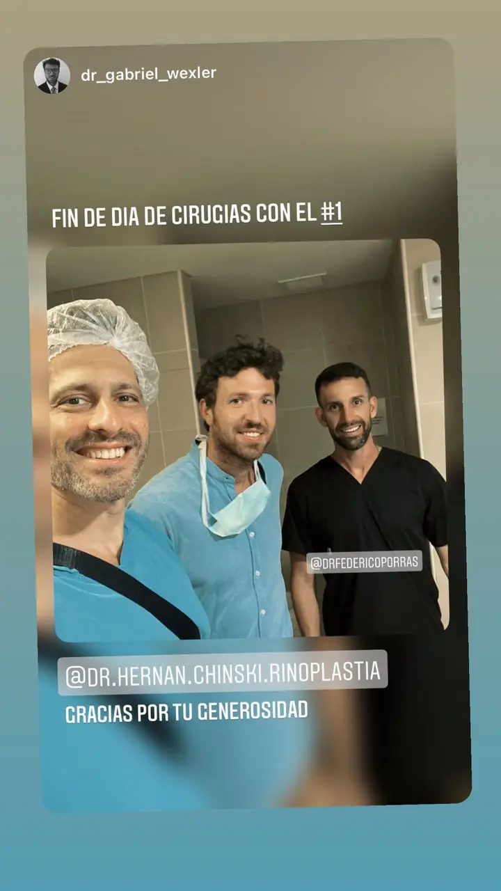 Colegas en el quirófano con los Dres. Chinski, ene. 2022