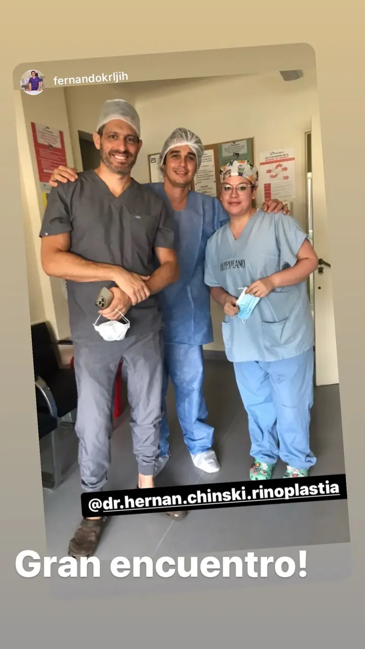 Colegas en el quirófano con los Dres. Chinski, ene. 2022