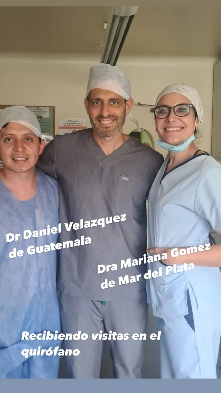 Colegas en el quirófano con los Dres. Chinski, jun. 2022