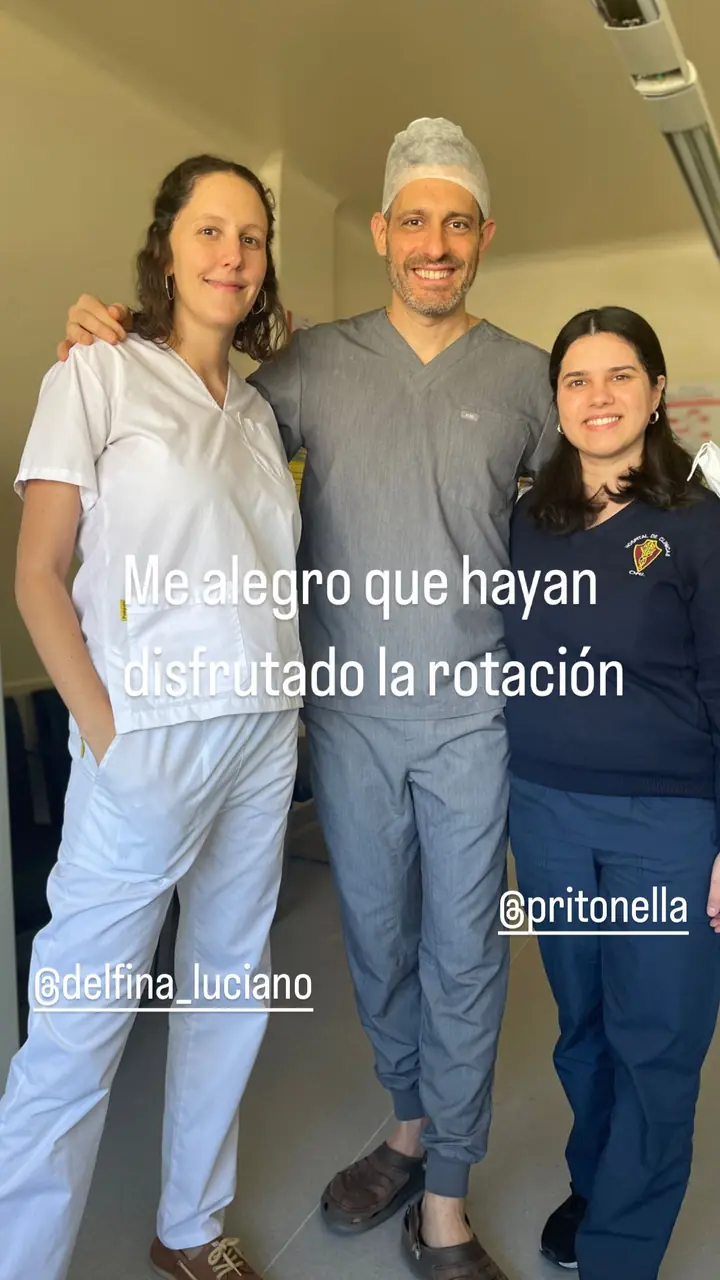Colegas en el quirófano con los Dres. Chinski, sept. 2022