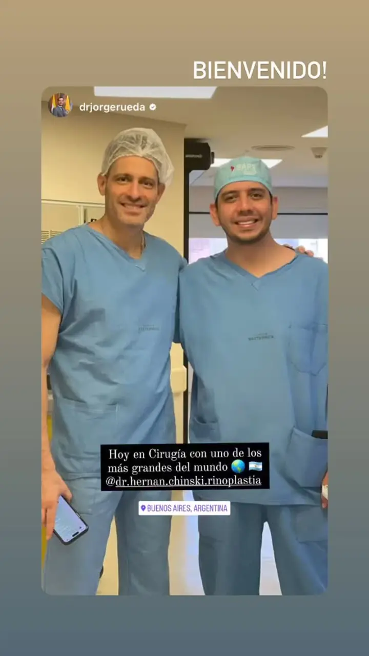 Colegas en el quirófano con los Dres. Chinski, nov. 2023