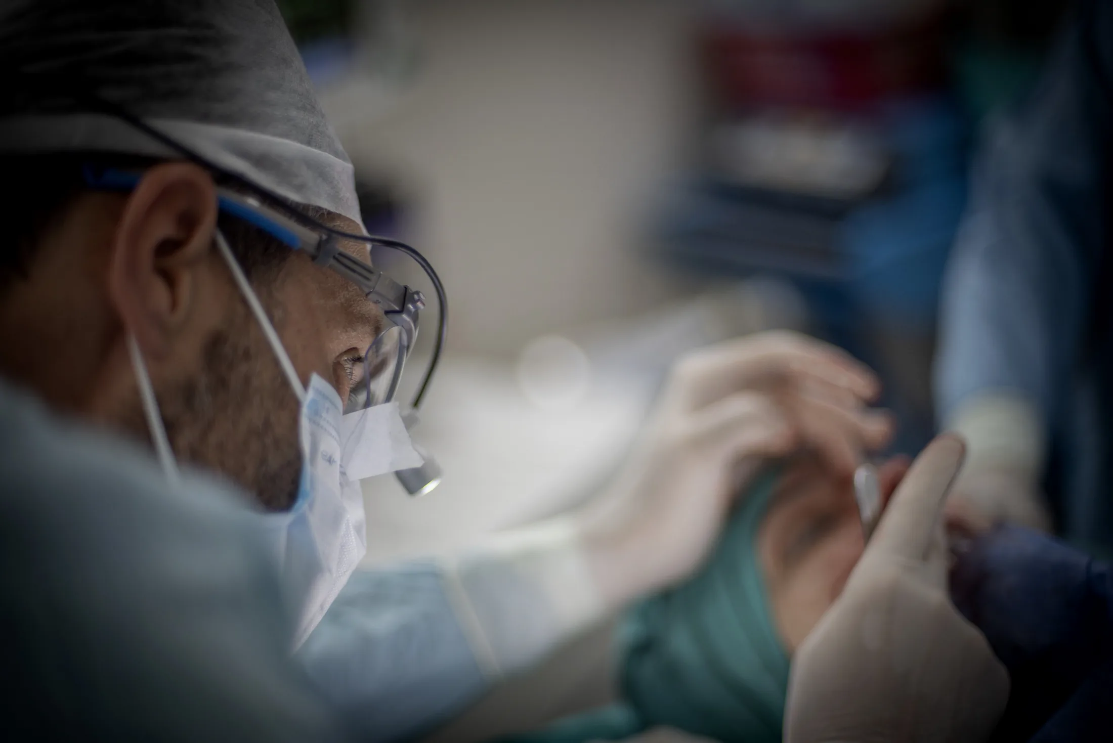 Centro cirúrgico preparado para uma rinoplastia da equipe Chinski